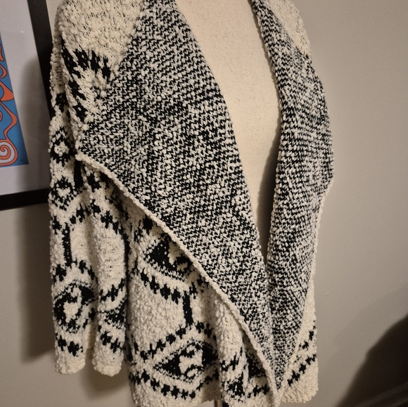 POL Boutique Cozy Black and White Patterned Cardigan Drapey Oversized S But OSFM - Picture 9 of 14